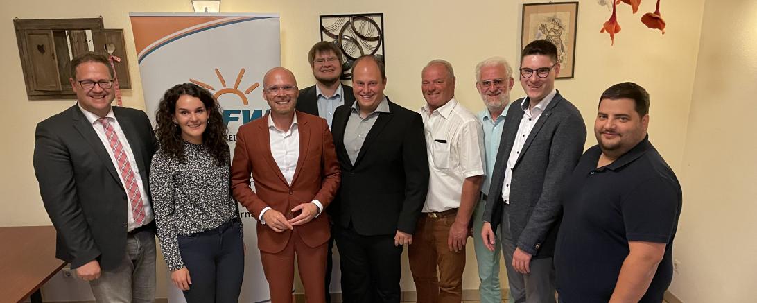 Auf dem Bild sieht man die Neugewählten der FREIE-WÄHLER Donau-Ries