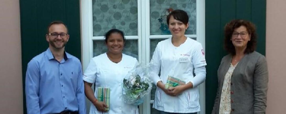 Auf dem Bild zu sehen die Verantwortlichen von St. Vinzenz mit der Auszubildenden.