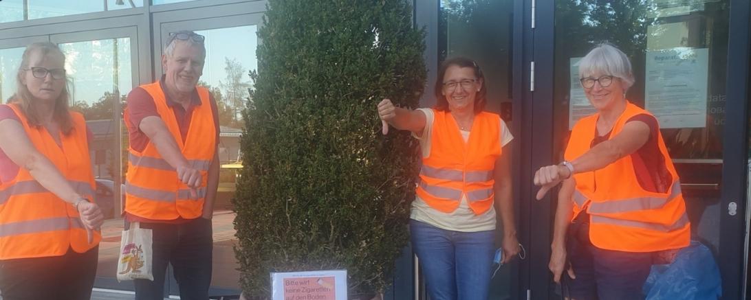 Auf dem Bild zu sehen Plogging Donauwörth beim Müllsammeln.