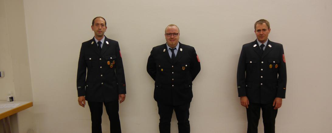 Von links nach rechts Kdt. Daniel Härtle, neuer Löschmeister Jonas Güthner, Stv. Kdt Thomas Foltin.