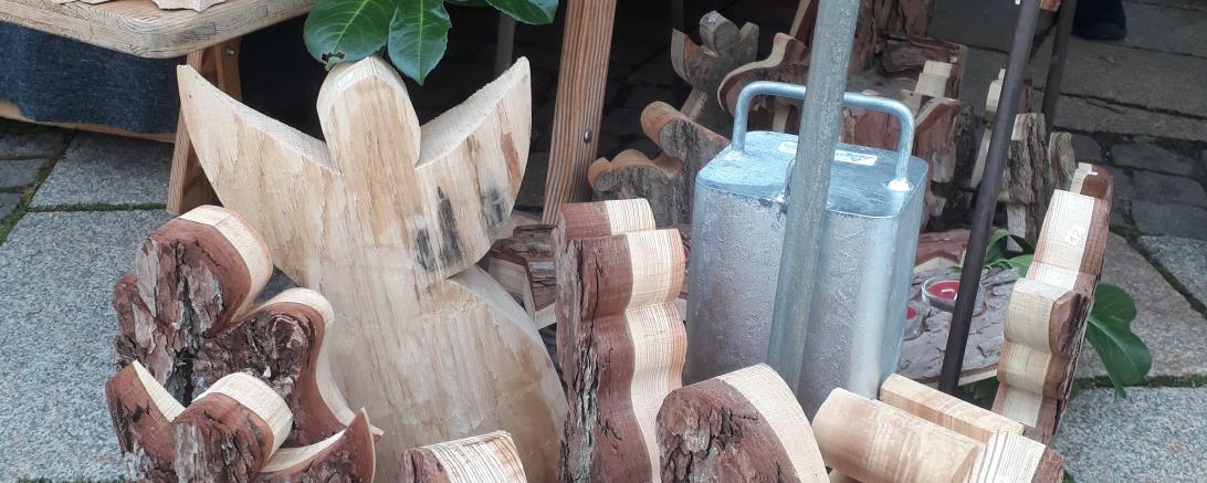Kunsthandwerksgegenstände aus Holz