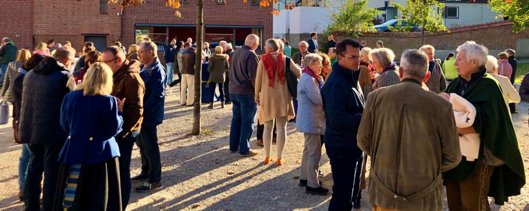Beim anschließenden kleinen Imbiss begegnete man sich nach dem DANKE-Konzert im herrlichen Ambiente der Freilichtbühne am Mangoldfelsen.