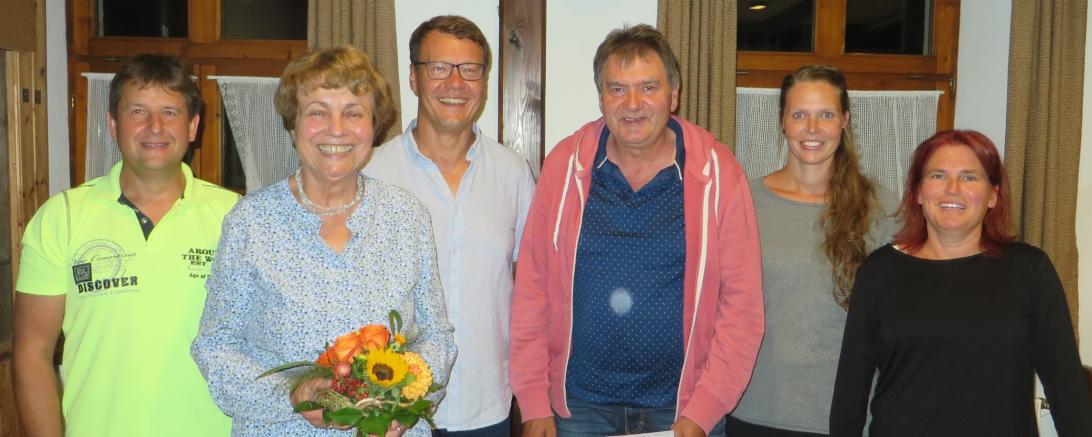 Auf dem Bild sieht man die neue Vorstandschaft des Fördervereins zur Erhaltung der Burgruine Steinhart.