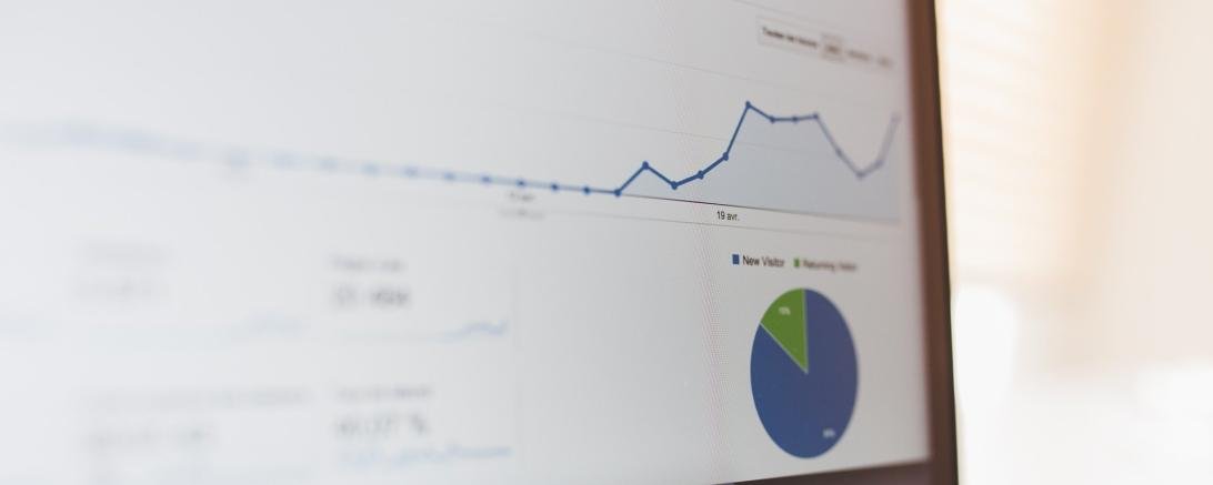 Auf dem Bild sieht man einen Computer der ein Diagramm zeigt.