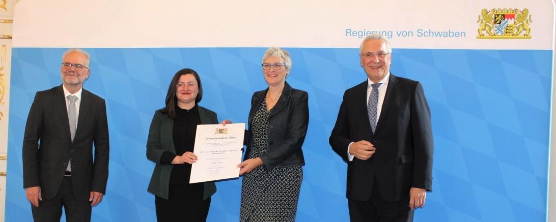 Von links: Regierungspräsident Dr. Erwin Lohner, Tamara Haein und Christiane Kickum von der CID, Innenminister Joachim Herrmann