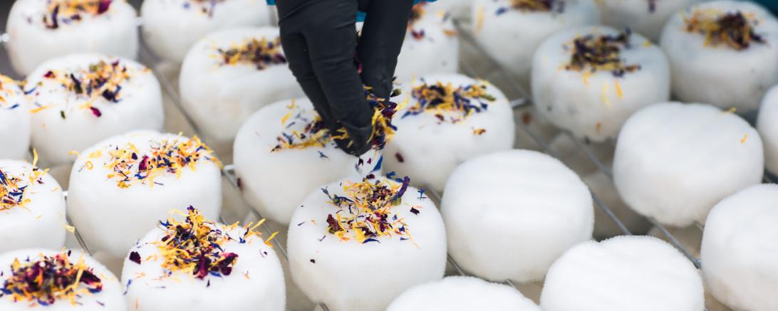 Auf dem Bild sieht man einen Käse aus der Landkäserei Reißler.