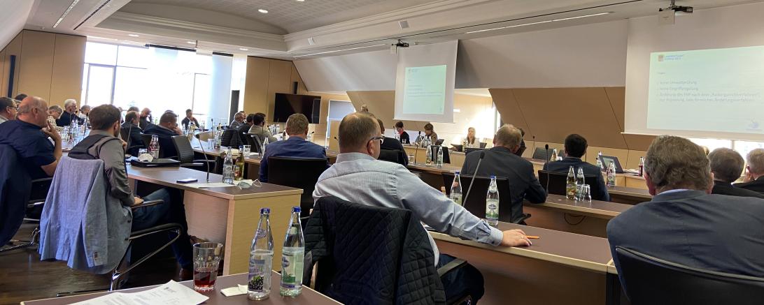 Bürgermeisterdienstbesprechung im Sitzungssaal des Landratsamts in Donauwörth