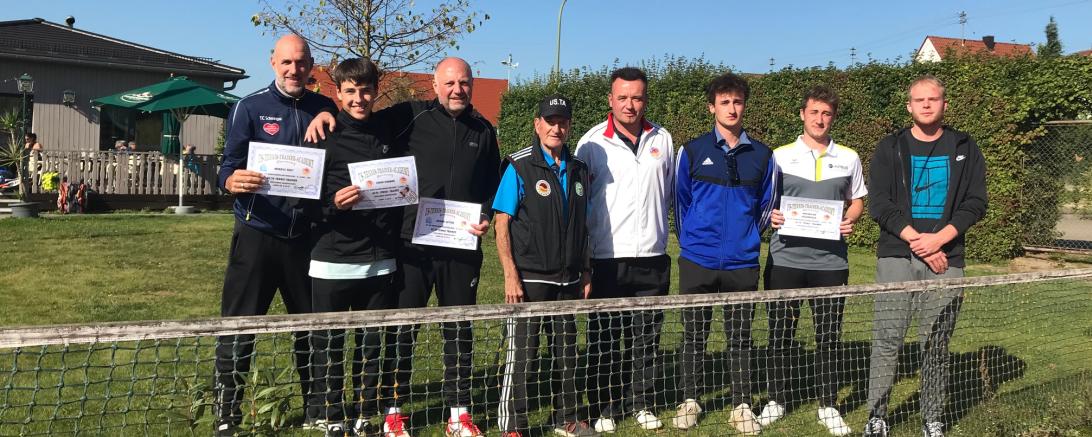 Die Teilnehmer des Tennistrainer-Lehrgangs. 