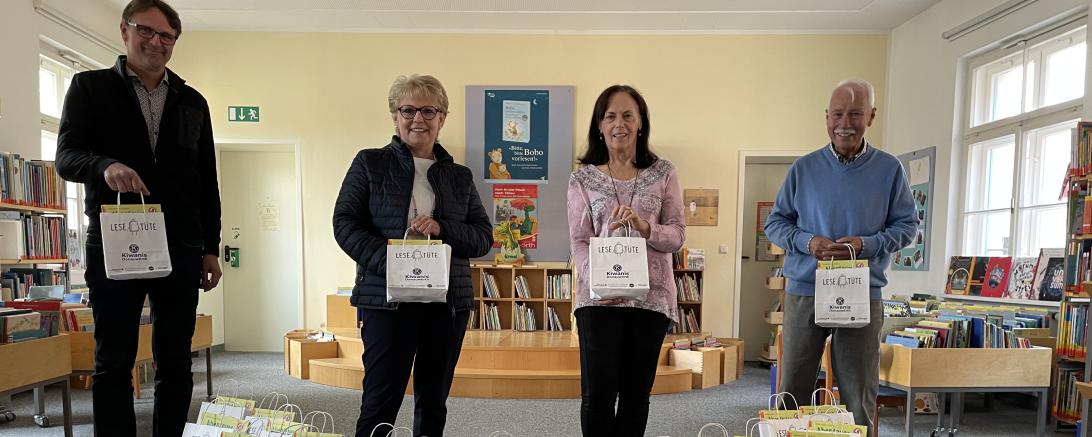Im Bild v. l. n. r. Joachim Schoser, Inge Ordemann, Evelyn Leippert-Kutzner, Felix Späth