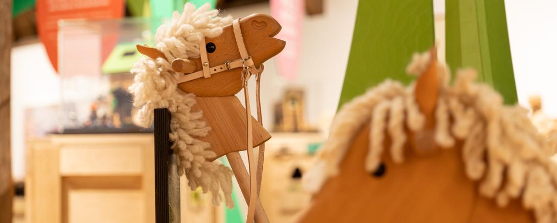 Steckenpferde aus Holz