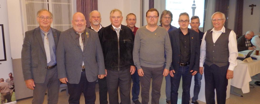 Ernst König, Johann Kaltenegger, Bernhard Schildenberger, Jürgen Hitzler. Vordere Reihe von links: Werner Wölfel, Matthias Alram, Wolfgang Zinnecker, Marcus Müller, Wolfgang Stegmüller, Bezirksvorsitzender Toni Resch.