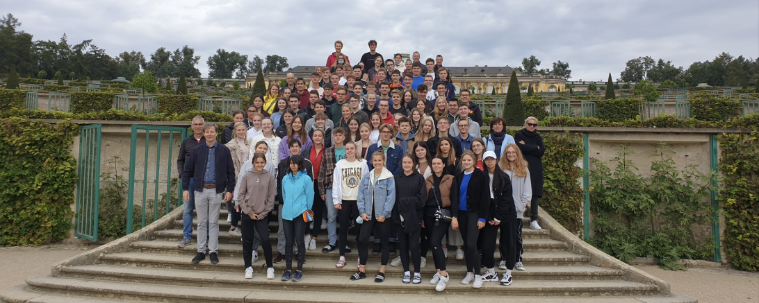 Auf dem Bild sieht man die Q12 bei ihrer Studienfahrt.