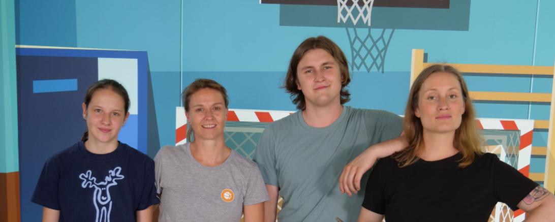 Das Team von „Henriettas Denk-Sport“ zeigt auf YouTube Schulkindern, wie sie Muskeln und Gehirn gleichermaßen trainieren.