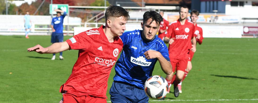Torschütze Armin Majanovic im Zweikampf mit Arif Ekin. 