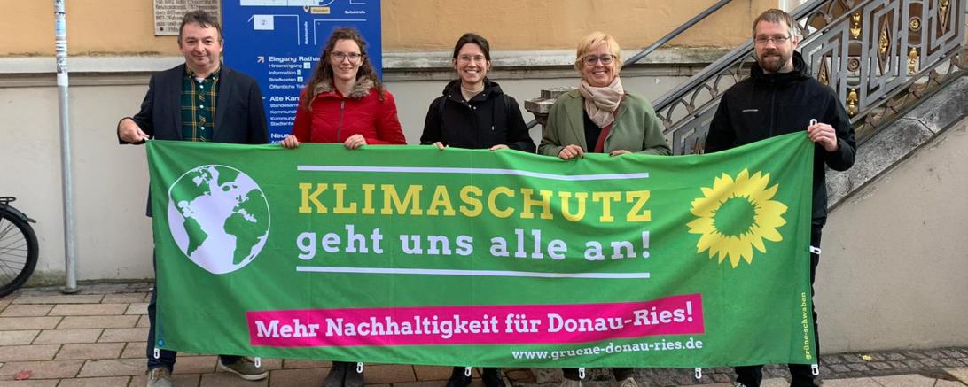 Das Bild zeigt von links: Umweltbürgermeister Albert Riedelsheimer, Stadträtin Katrin Gleißner, Stadträtin Katja Heinrich, Fraktionsvorsitzende Bärbel Stahl und Stadtrat Thomas Krepkowski.