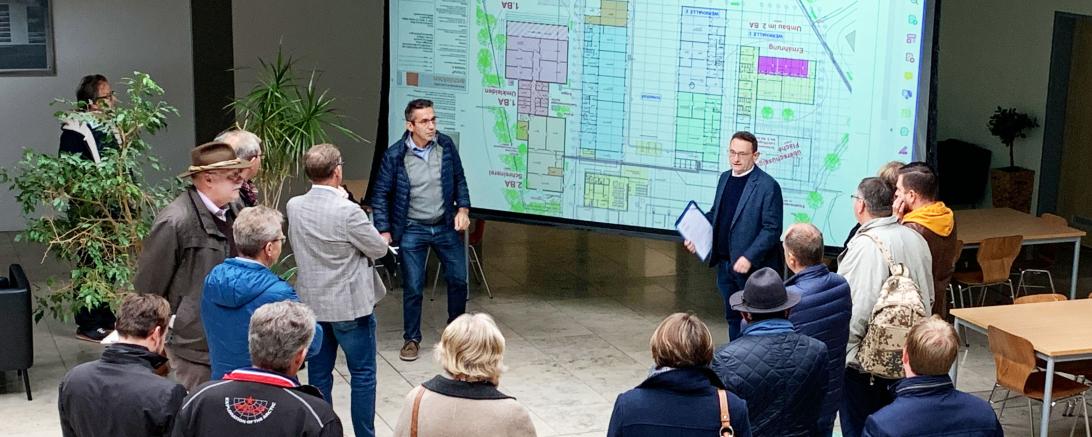 Die CSU Kreistagsfunktion besuchte die Donauwörther Berufsschule um sich ein Bild vor Ort zu machen.