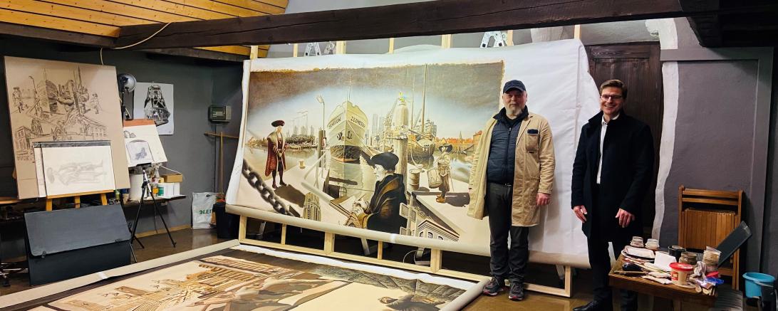 Künstler Alexander Wachtel fertigt groß(artig)e Kunst im Berger Tor (v.l. Alexander Wachtel, Oberbürgermeister David Wittner).