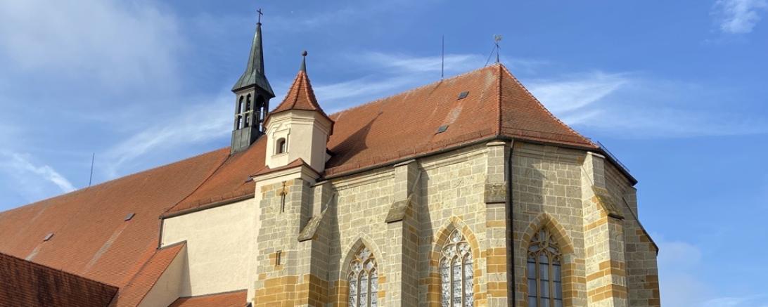 Das Bild zeigt die katholische Kirche St. Salvator in Nördlingen.
