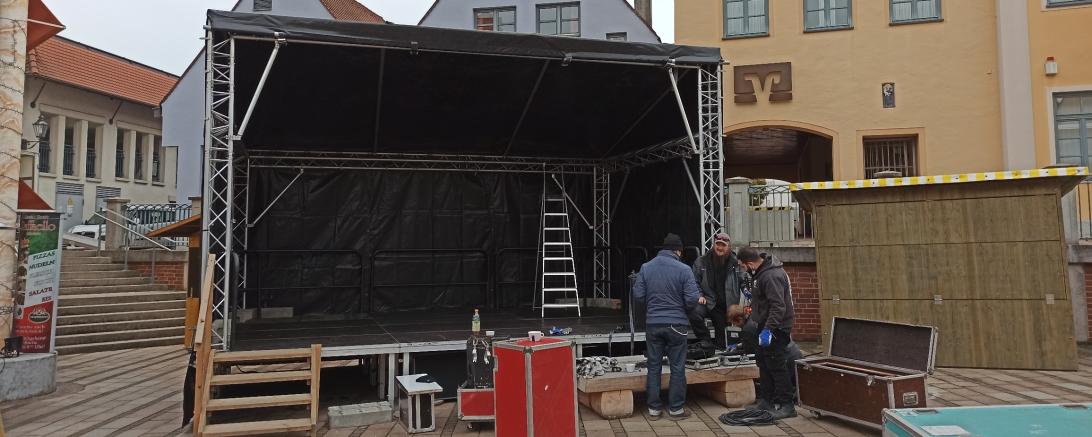 Im Aufbau befindliche Bühne