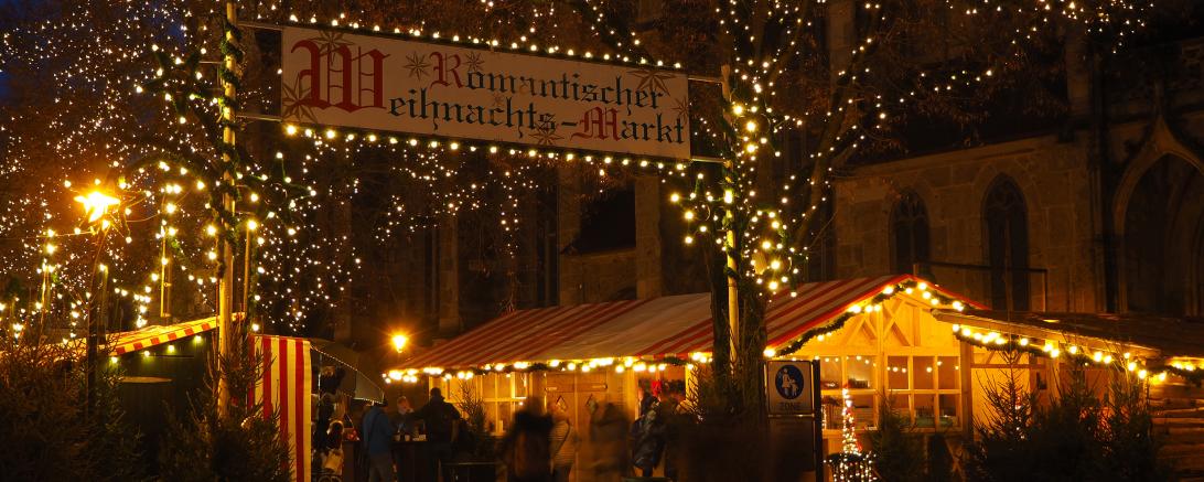 Der Romantische Weihnachtsmarkt in Nördlingen findet in diesem Jahr vom 26. November bis 23. Dezember 2021 statt.
