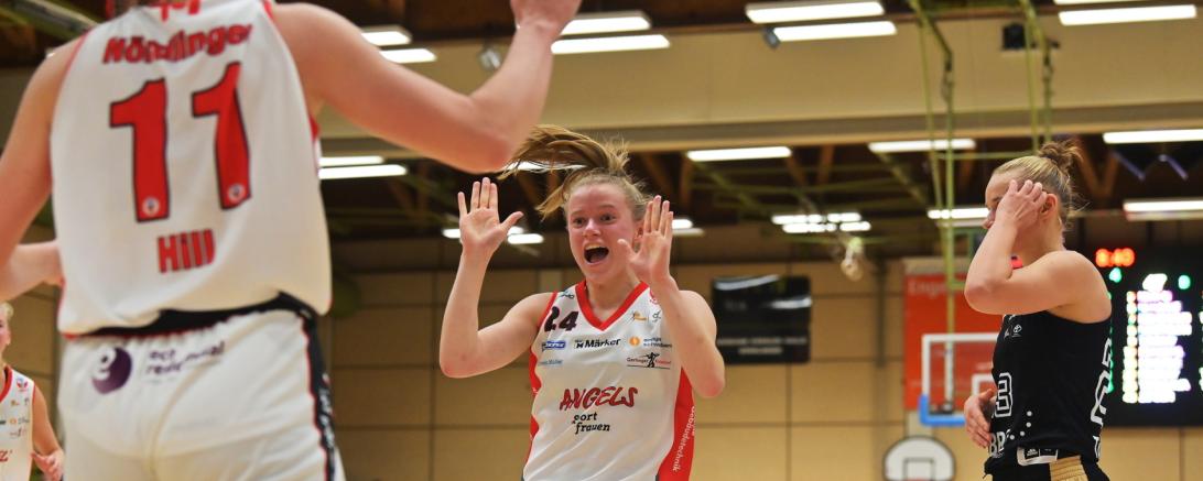 Angels-Spielerin Bianca Helmig jubelt, während sich Hannover ratlos am Kopf kratzen. Toller und unerwarteter 76:60-Sieg der Eigner-Girls gegen die Luchse aus Hannover. 