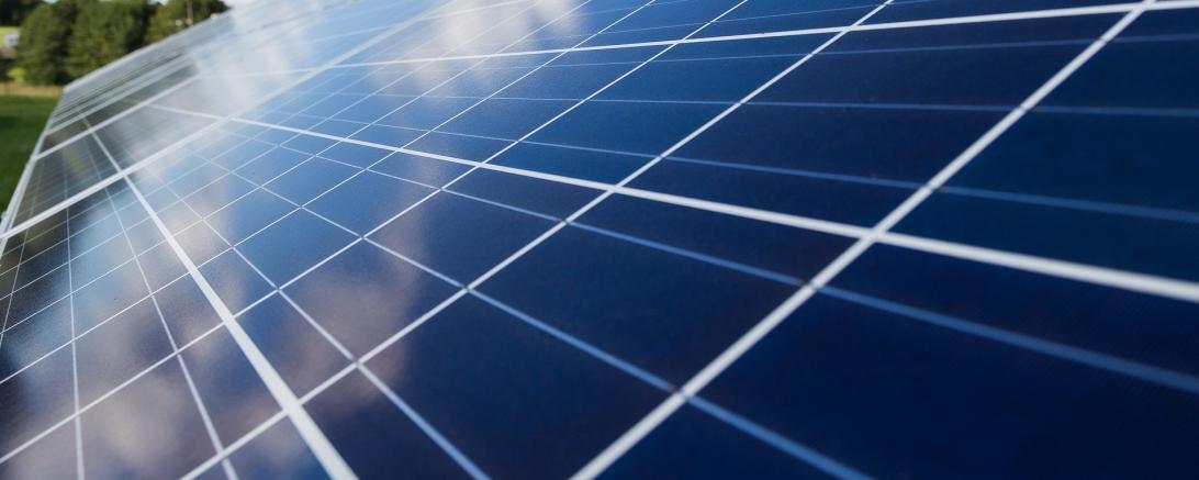 Das Bild zeigt eine Photovoltaikanlage