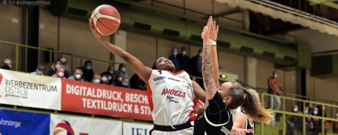 Angels-Point-Guard Asha Thomas (l.) trifft in Halle auf ihre Namensvetterin Deeshyra und will hoch hinaus.