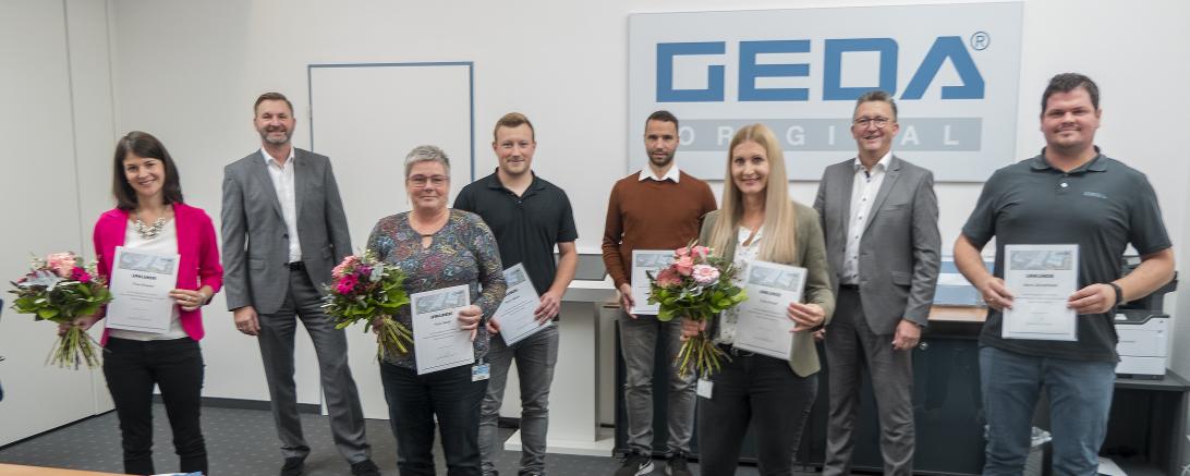 Von links: Franziska Kramer, Stefan Schweitzer (kaufmännischer Leiter), Eva Maria Gastl, Christoph Wiest, Jochen Schwab, Anna Kröpfl, Johann Sailer (geschäftsführender Gesellschafter) und Wolfgang Schafnitzel. 