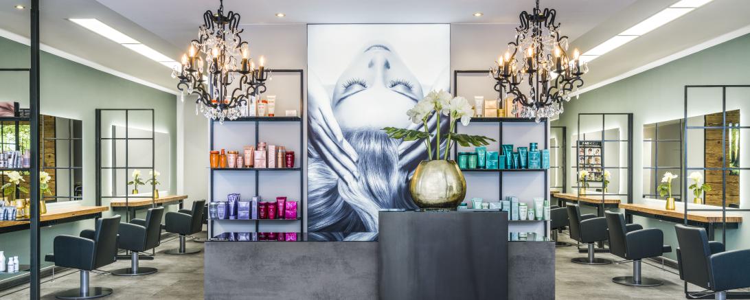 Der Zeitlmann-Salon in Rain. Er wurde erst im Jahr 2019 saniert und ist somit der modernste Salon des Unternehmens.