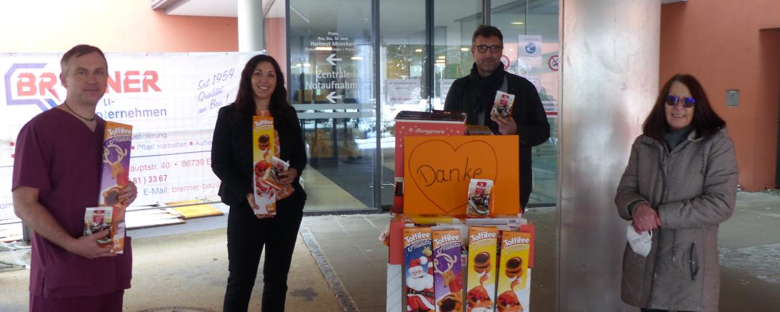 (v l.n. r.) Tobias Linder ( GKP Intensivstation), Kathrin Woratsch (Vorstand), Bernd Meyr (Pflegedienstleitung), Susanne Jaumann (Initiatorin)