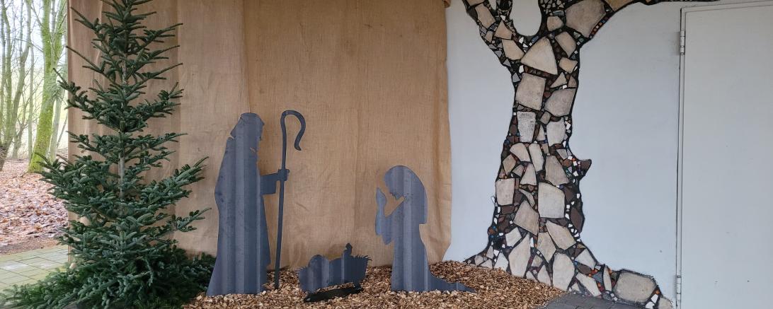 Eine Weihnachtskrippe lädt zum Verweilen im Blossenauer Kräuterhäusl ein.