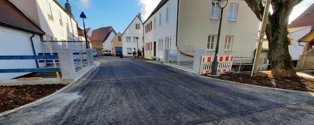 Die erneuerte Brücke über die Farbgasse ist inzwischen wieder für den Verkehr freigegeben.