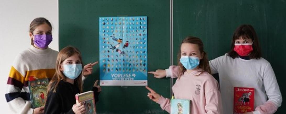 Auf dem Foto von links: Emilia Höß, 6b, Anna Schön, 6d, Emilie Hahn, 6a und Bianca Biber, 6c.