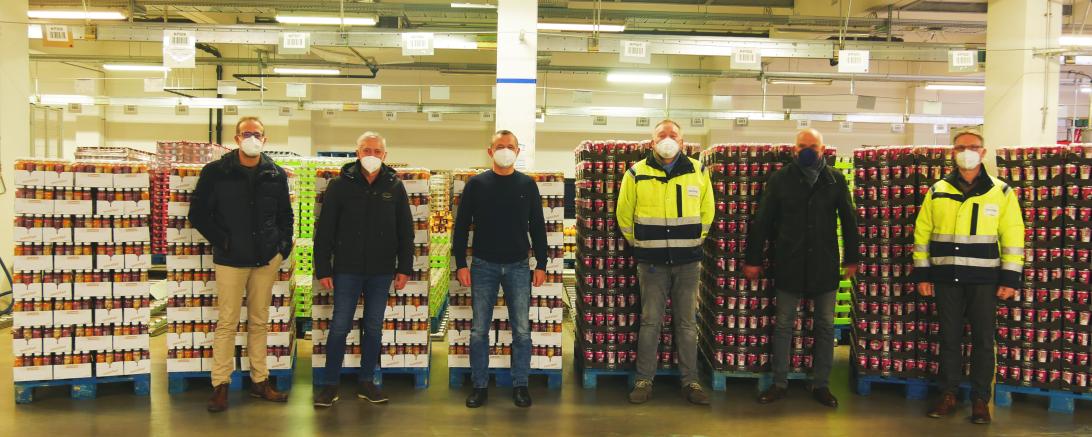 Verpackung der Sachspenden in Bissingen – Von links nach rechts: Stefan Gumpp, Josef Gerstl, Clemens Körber, Jörg Rutzenhöfer, Heiner Gropper, Oliver Nikles