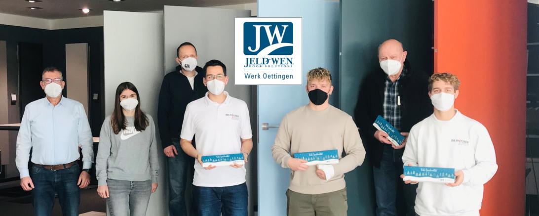 von links: Wolfgang Oswald, Lilli Seitz und Christian Hammling vom JELD-WEN Corona-Ausschuss und Patrick Huber, Patrick Jahnke, Dr. Roland Cantzler und Konstatin Schreiber vom Praxisteam Dr. Martin Pfitzner.