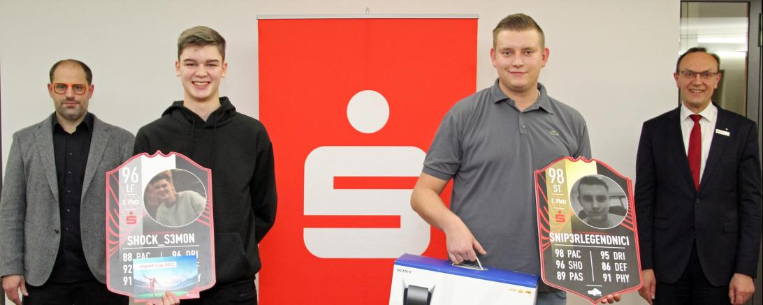 Tuniersieger wurde Niklas Bumberger aus Asbach-Bäumenheim, der bei der Siegerehrung zusammen mit Vizechampion Simon Steidle aus Blossenau, die begehrten Preise in Empfang nehmen konnte.