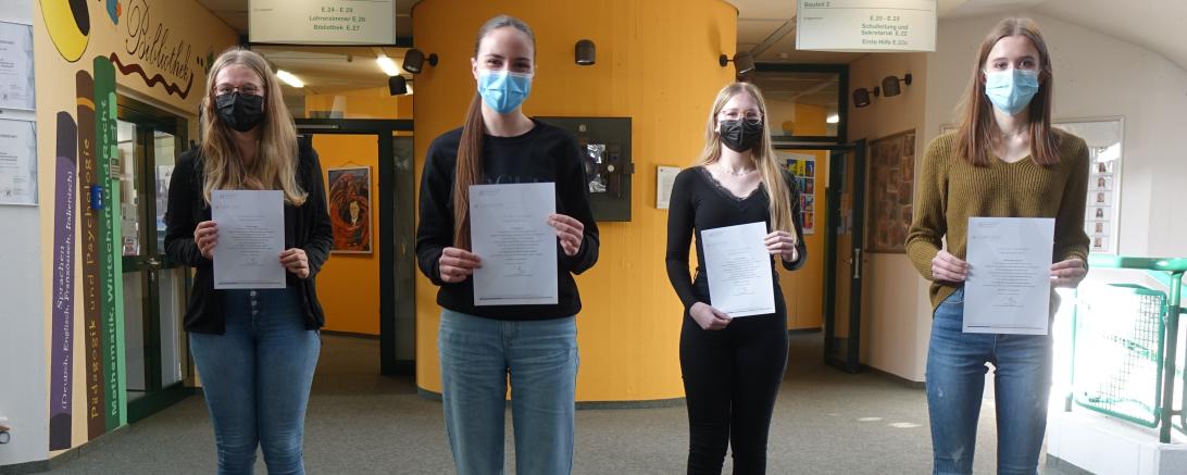 Die Preisträgerinnen der Hans-Leipelt-Schule von links: Franziska Gump (Kühlenthal), Veronika Ivos (Donauwörth), Hannah Birkmair (Thierhaupten-Neukirchen), Emma Riemensperger (Meitingen)