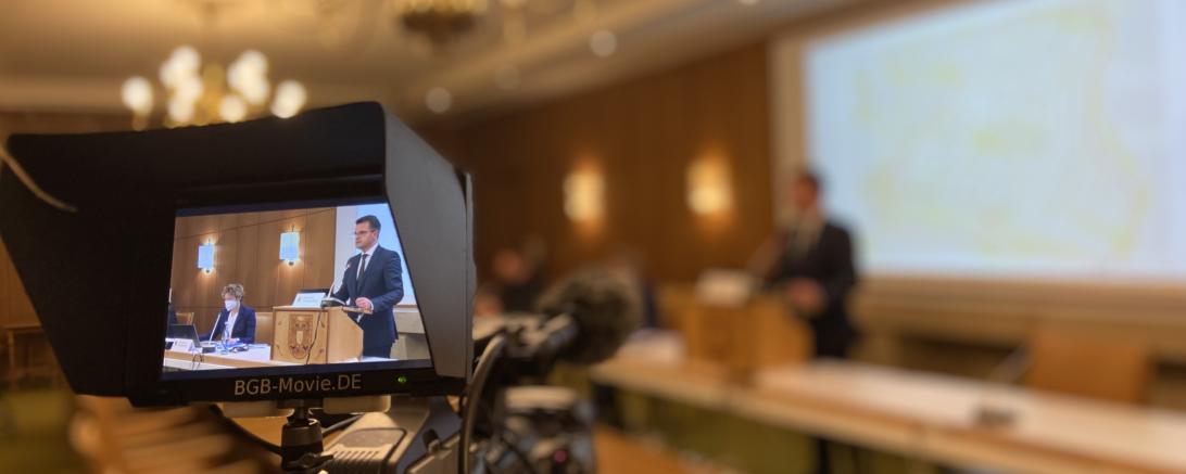 Oberbürgermeister Jürgen Sorré berichtet in einer Online-Bürgerversammlung über die wichtigsten Projekte der Stadt Donauwörth. 