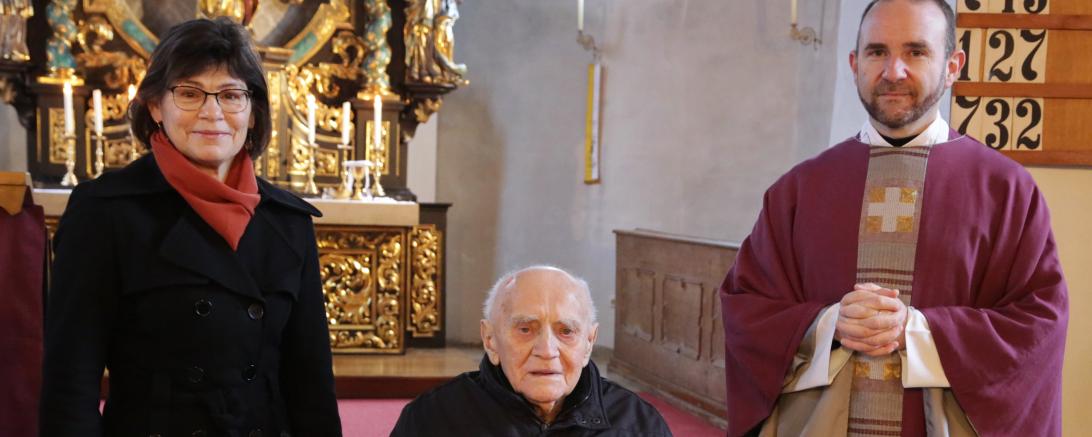 Für stolze 70 Jahre wurde in Abwesenheit Alois Spielvogel geehrt. Er erhielt seine Urkunde und die Dankeskerze nach dem Gottesdienst in der Spitalkirche überreicht.