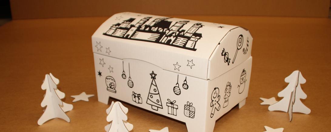 Kinder sind aufgerufen, die im Rahmen einer gemeinsamen Weihnachtsaktion mit DS Smith hergestellte Nördlingen-Schatztruhe zu gestalten. 