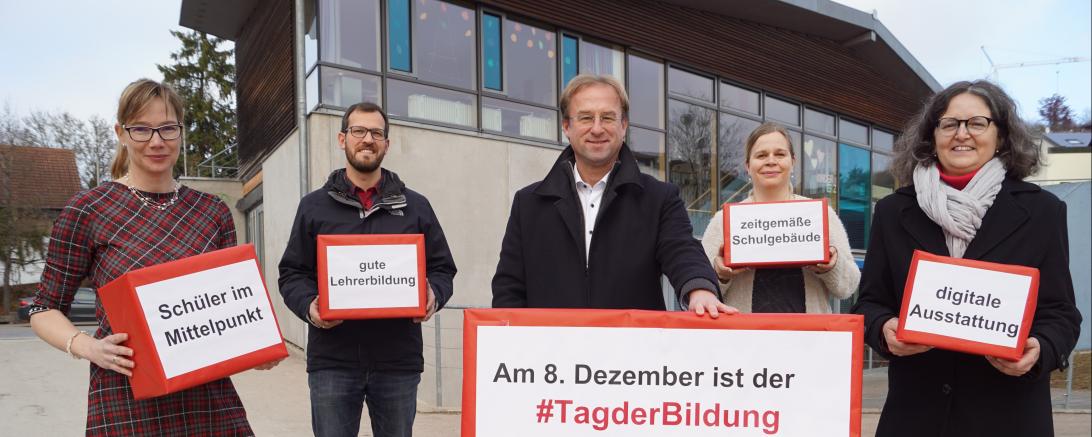 MdL Wolfgang Fackler (Mitte) tauschte sich mit dem Arbeitskreis Schule Donau-Ries über die zentralen Bausteine erfolgreicher Bildung aus. Unser Foto zeigt den Abgeordneten mit (von links) Maximiliane Böckh, Michael Vellinger, Veronika Stolz und Alexandra Waschner-Probst.