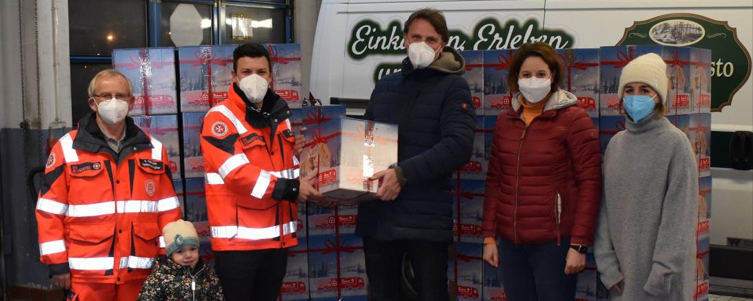 v.l.: Volker Geßner und Ulrich Kraus, Johanniter-Unfall-Hilfe e.V., Joachim Schoser, Claudia Sorré und Linda van Malland, Kiwanis Club Donauwörth.