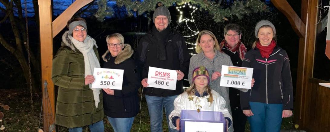 Von links: Beate Oßwald, Hedwig Kefer, Jürgen Raab (Bürgermeister), Yvonne Schmid (Systemkosmetik), Brigitte Lehenberger und Erika Röll, vorne: Glücksengel Elina Röll.