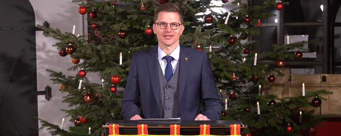 Screenshot aus der Online-Neujahrsansprache 2022 des Nördlinger Oberbürgermeisters David Wittner