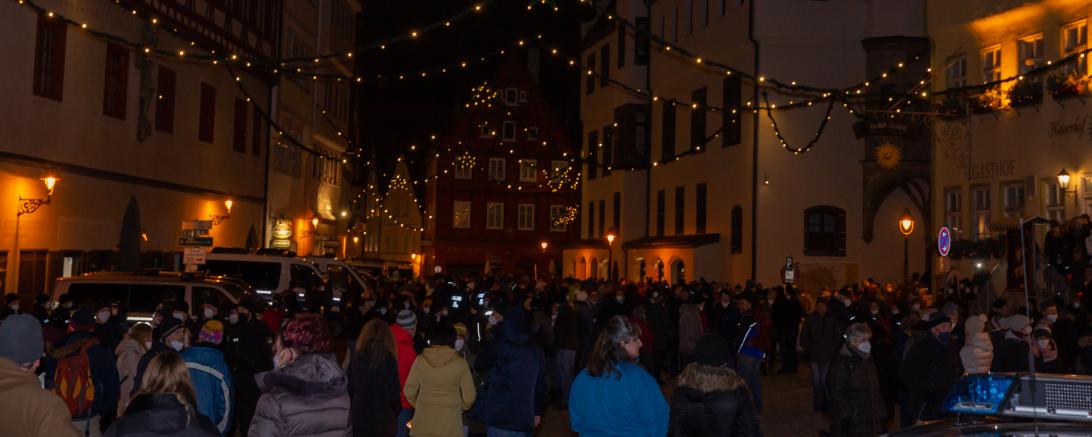 Demonstration von Corona-Maßnahmen-Kritikern Marktplatz Nördlingen
