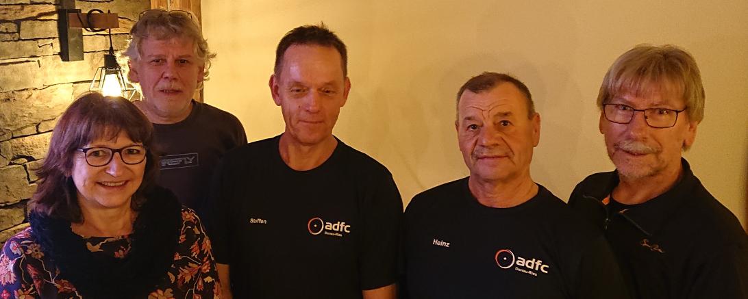 Steffen Reddel (Mitte) mit dem Vorstand und TourGuide des ADFC Donau-Ries. 