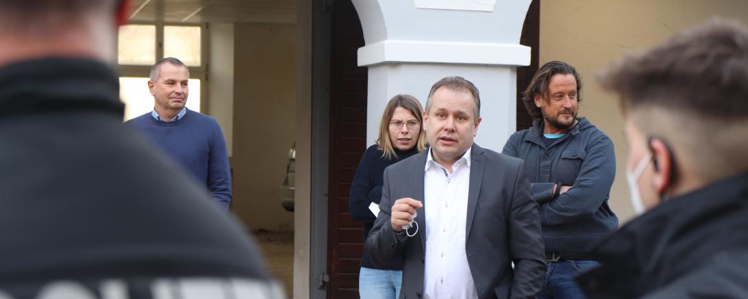 In vier Bundesländern fanden heute Durchsuchungen bei mutmaßlich beschuldigten Impfbetrügern statt. 