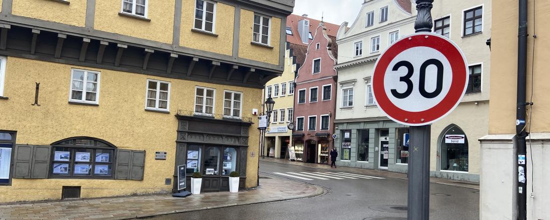 Tempo 30 Schild in der Reichsstraße