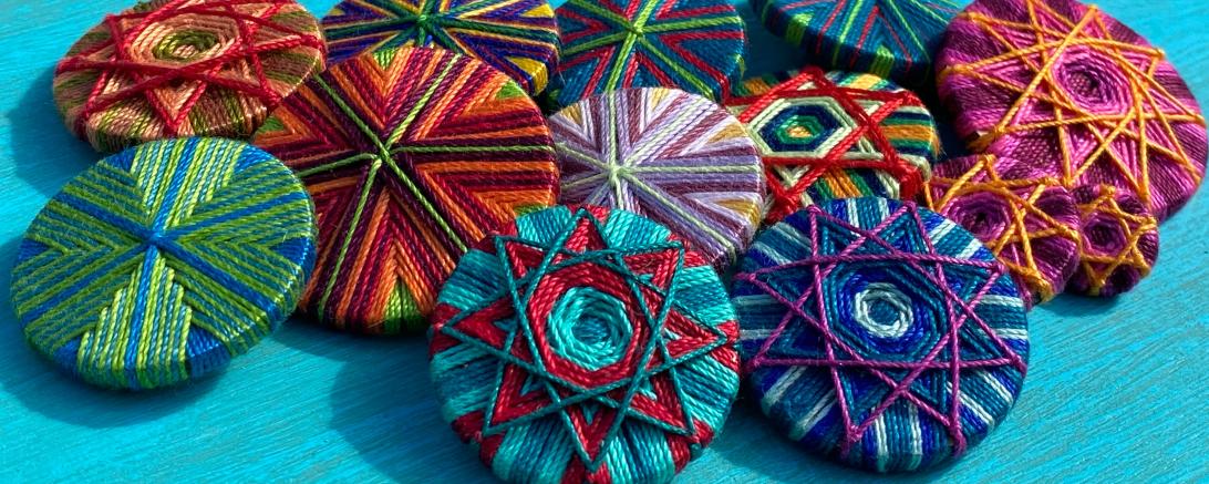 Das Bild zeigt Knöpfe aus der Sonderausstellung des MKLR