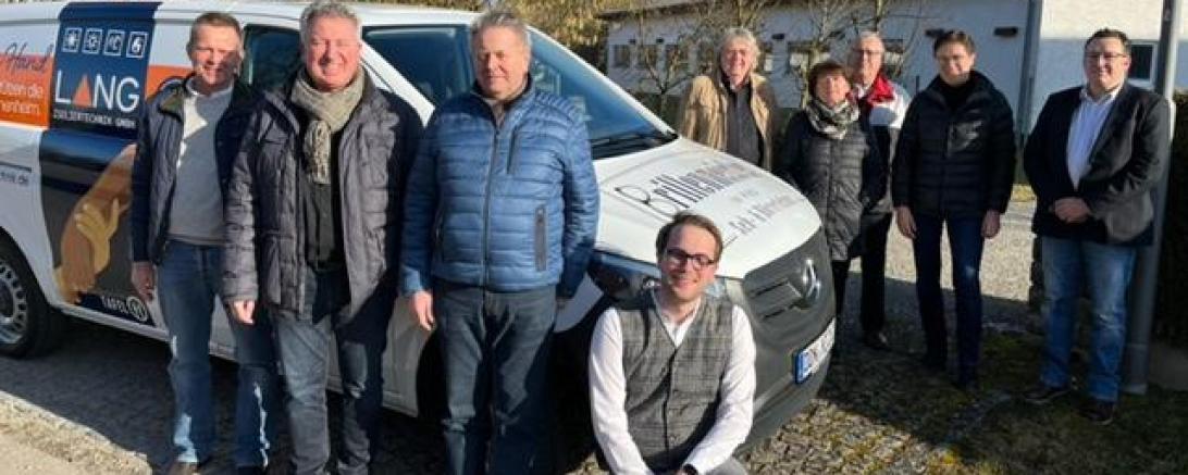 Fa. Lang + Fa. Brillenmeister: vorne von links nach rechts: Hannes Ruf, (Abel+Ruf) Oliver Lang, (Lang Isoliertechnik) Dieter Meijewski ( Fahrer), Carsten Assmann,(Brillenmeister im Ried) hinten von links nach rechts: Johann Streitberger, (Juventas Stiftung) Marianne Wagner, (Tafel Bäumenheim) Helmut Schneider ( Fahrer) Conny Nater, (Tafel Bäumenheim) Branko Schäpers ( Caritas)